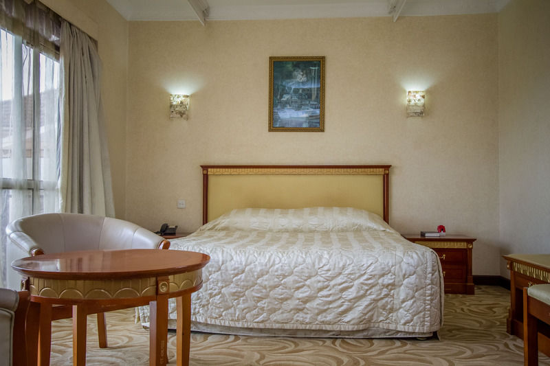 City Royal Resort Hotel Kyambogo  Luaran gambar