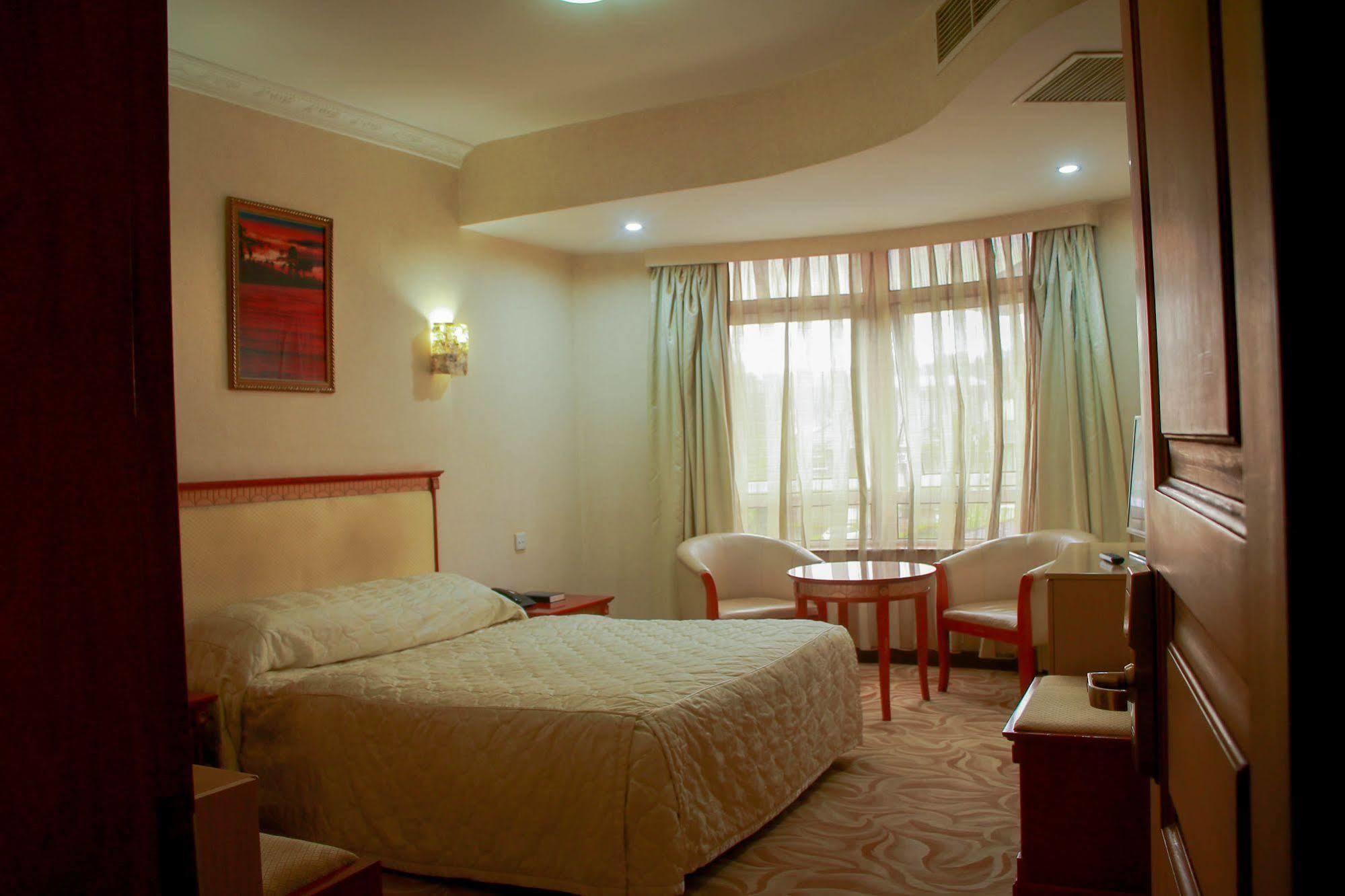 City Royal Resort Hotel Kyambogo  Luaran gambar