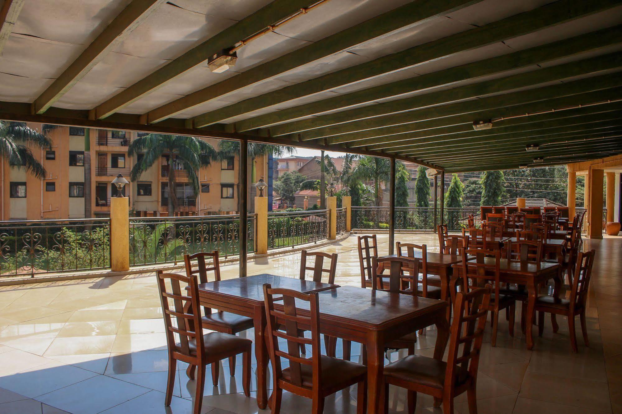 City Royal Resort Hotel Kyambogo  Luaran gambar